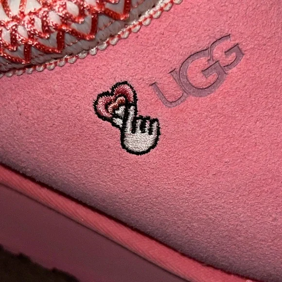 Valentine Edition Slippers NIB - Picture 3 of 3